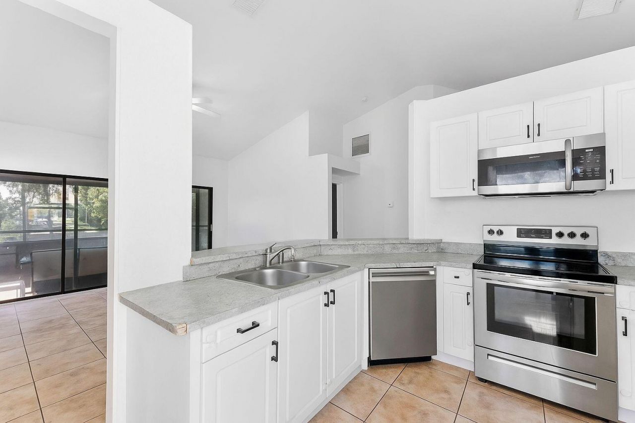 5 Via De Casas Sur, Unit 201, Boynton Beach, FL 33426 Photo