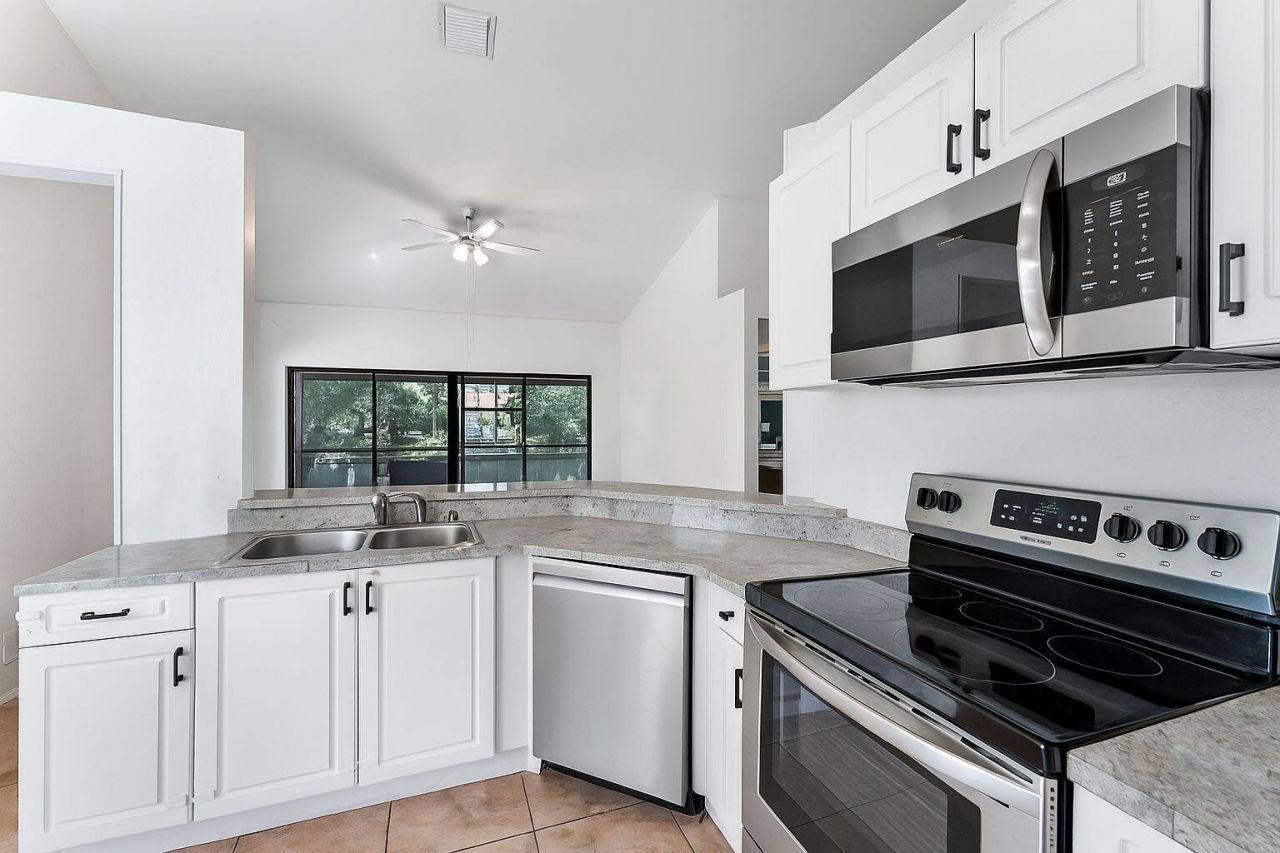 5 Via De Casas Sur, Unit 201, Boynton Beach, FL 33426 Photo