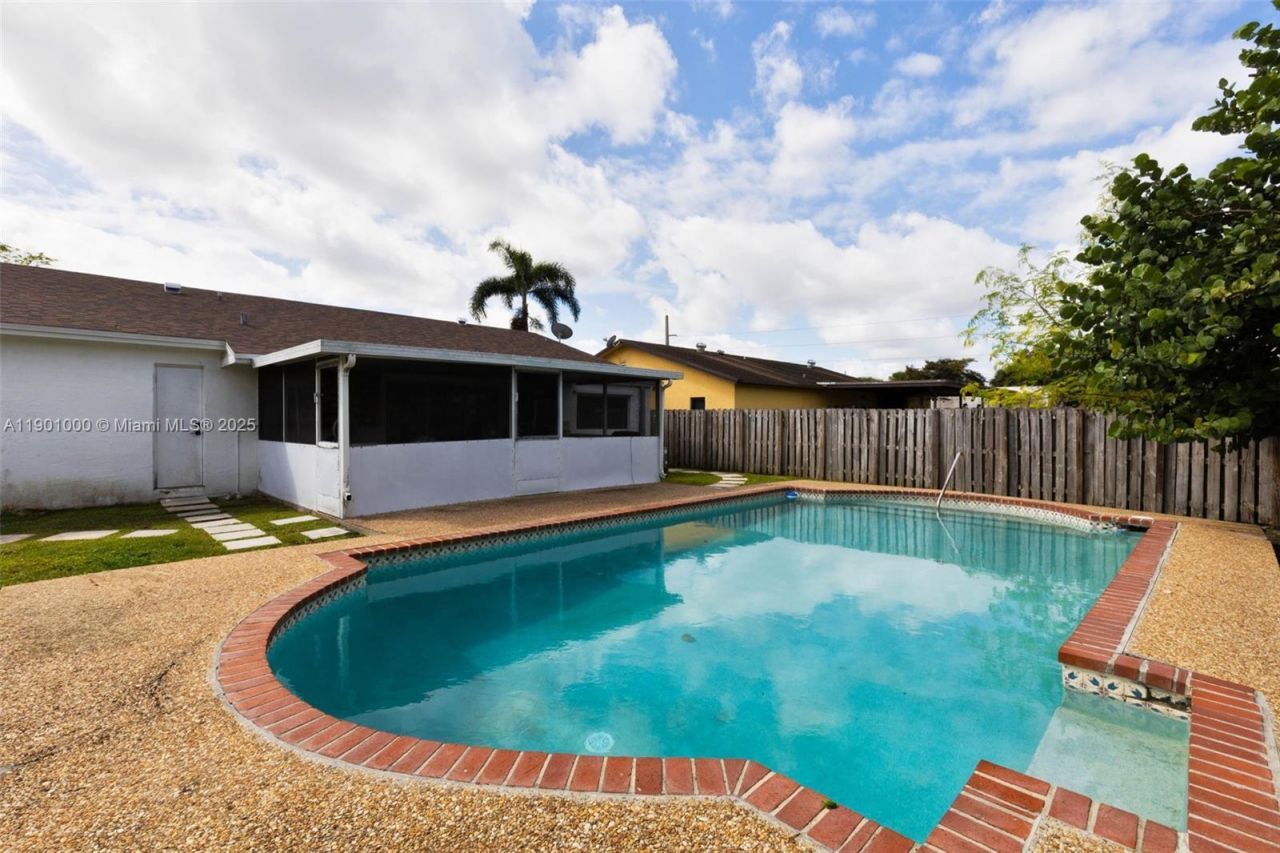 11145 NW 27th St, Sunrise, FL 33322 Photo