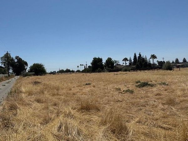 3207 N Valentine, Fresno, CA 93722