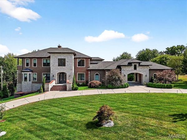 13354 Thornhill Drive, St Louis, MO 63131