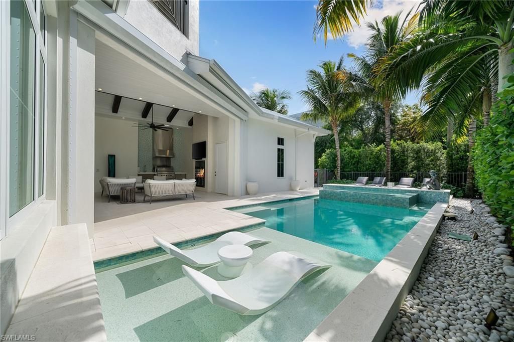 150 6th St N, Naples, FL 34102 Photo