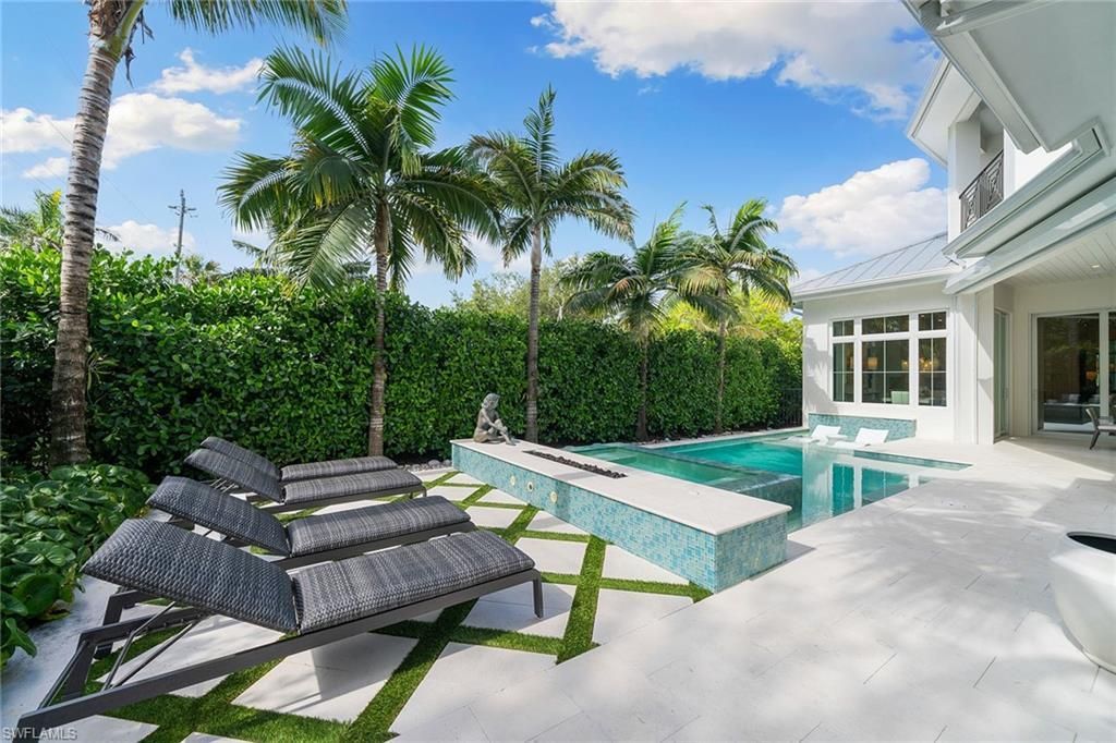 150 6th St N, Naples, FL 34102 Photo