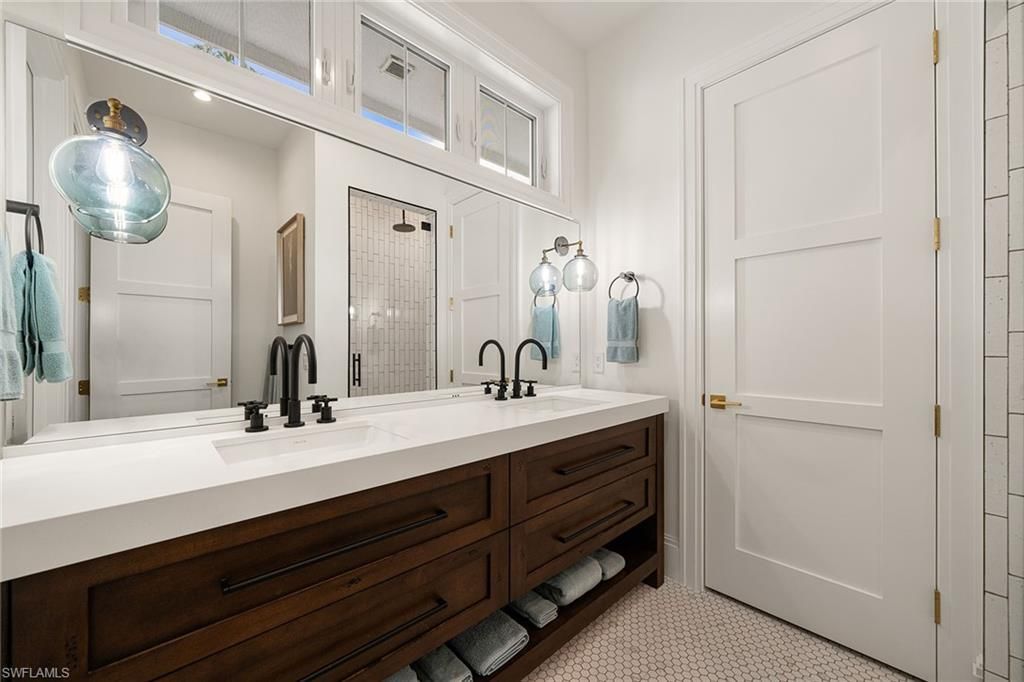 150 6th St N, Naples, FL 34102 Photo