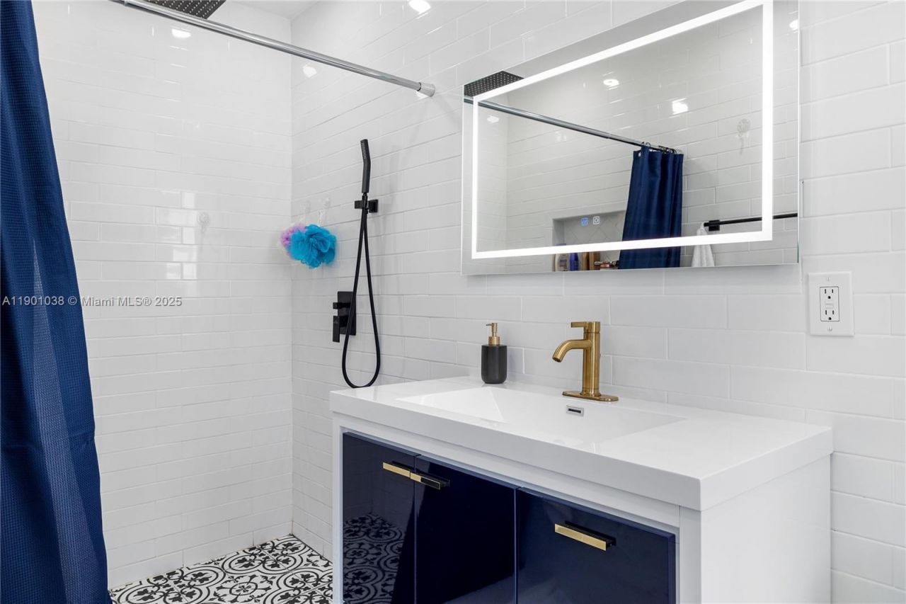 8926 Abbott Ave, Surfside, FL 33154 Photo