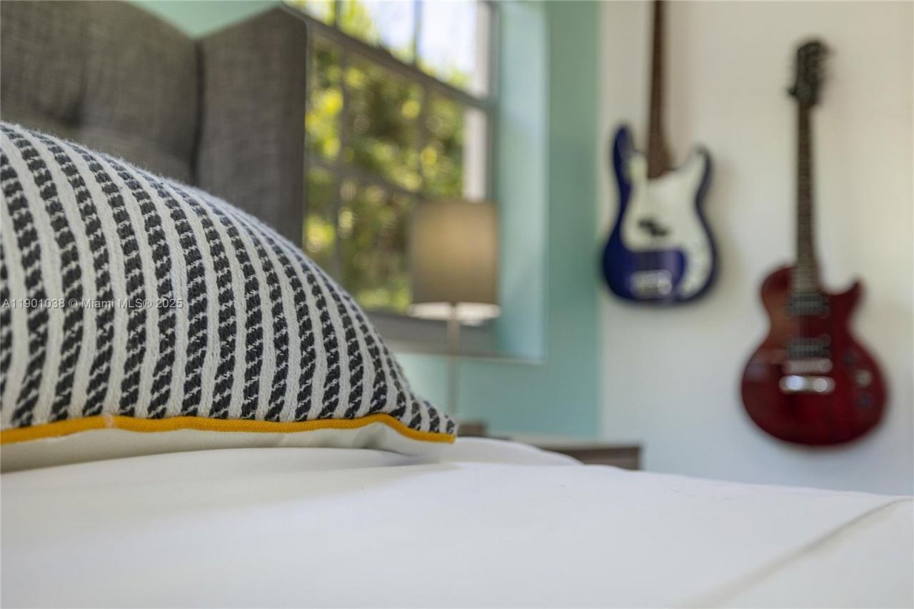 8926 Abbott Ave, Surfside, FL 33154 Photo