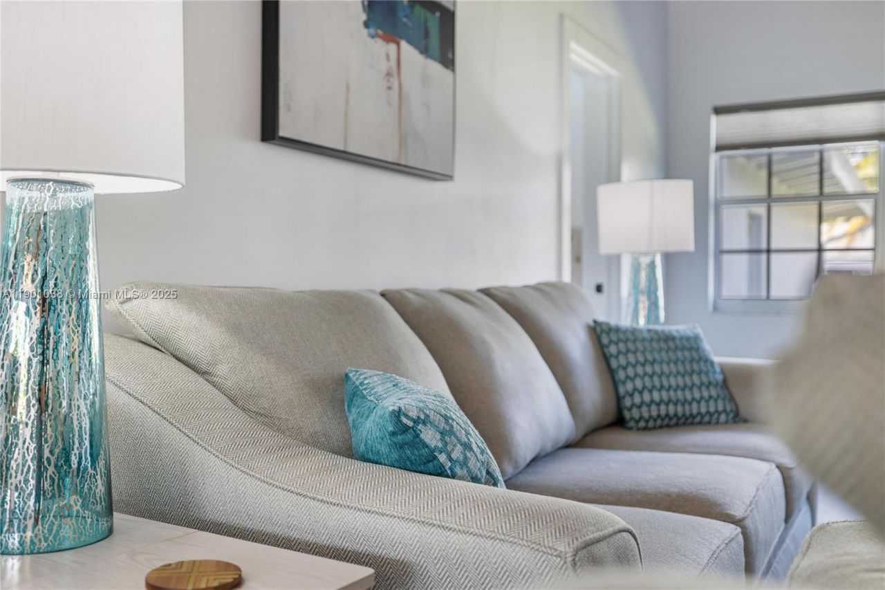 8926 Abbott Ave, Surfside, FL 33154 Photo