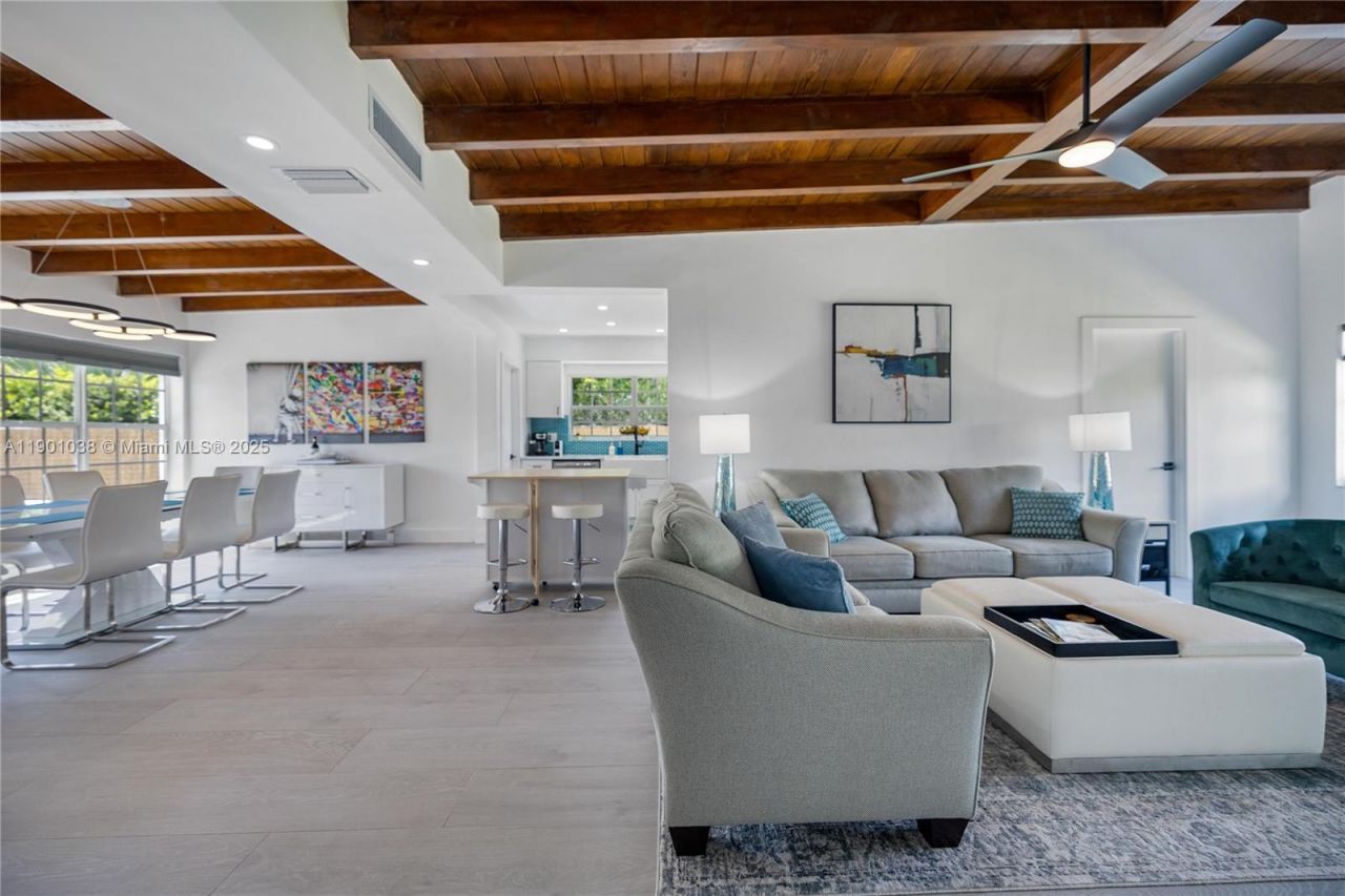 8926 Abbott Ave, Surfside, FL 33154 Photo