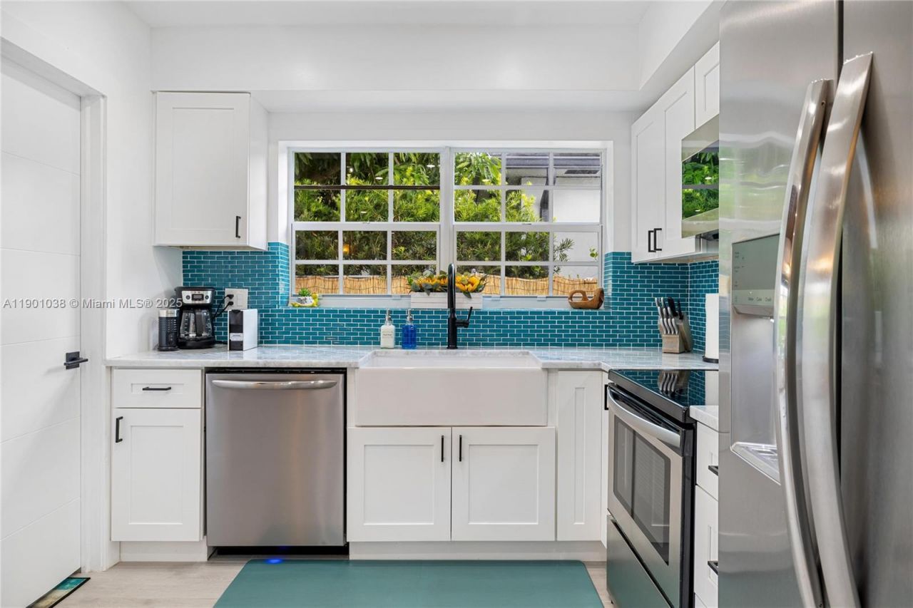 8926 Abbott Ave, Surfside, FL 33154 Photo