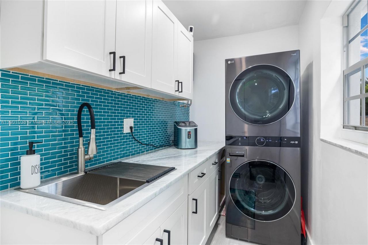 8926 Abbott Ave, Surfside, FL 33154 Photo