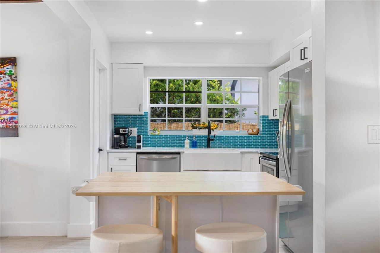 8926 Abbott Ave, Surfside, FL 33154 Photo