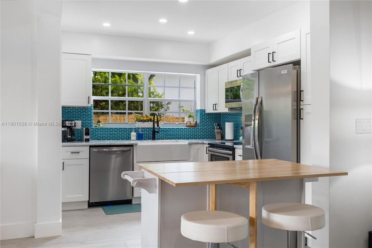 8926 Abbott Ave, Surfside, FL 33154 Photo