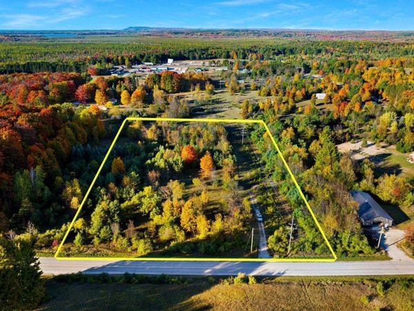 9874 Covey Road, Beulah, MI 49617