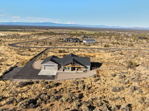 16384 SW Grandview Road, Powell Butte, OR 97753