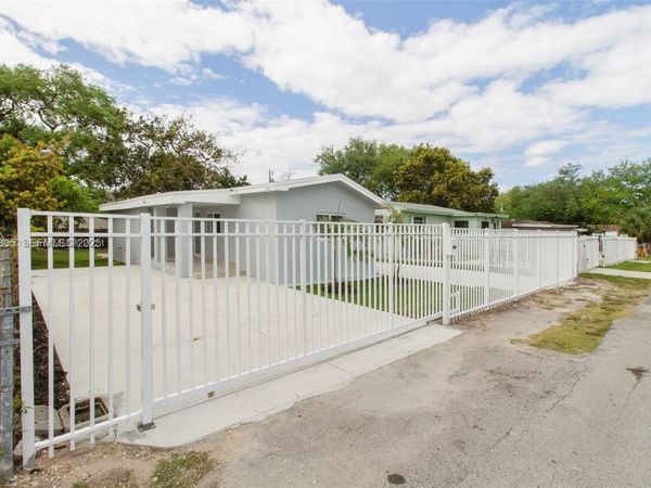 1858 NW 115th St, Miami, FL 33167