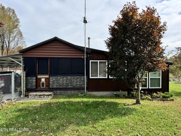 28 Cottage St, Crossville, TN 38571