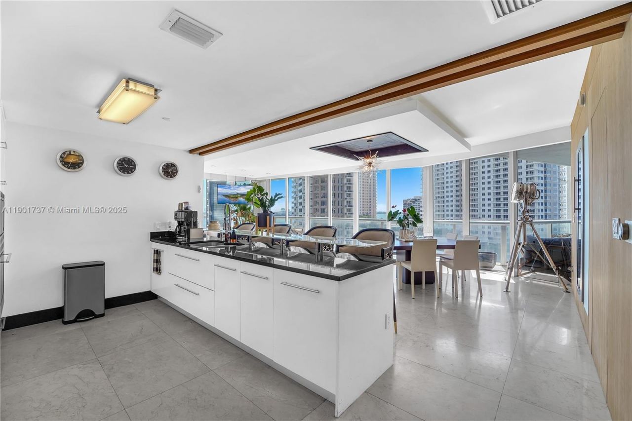 465 Brickell Ave, Unit 1001, Miami, FL 33131 Photo