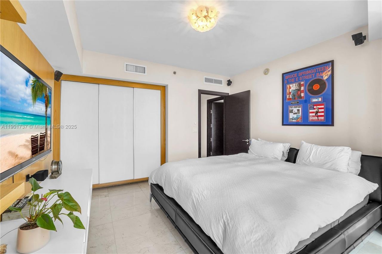 465 Brickell Ave, Unit 1001, Miami, FL 33131 Photo