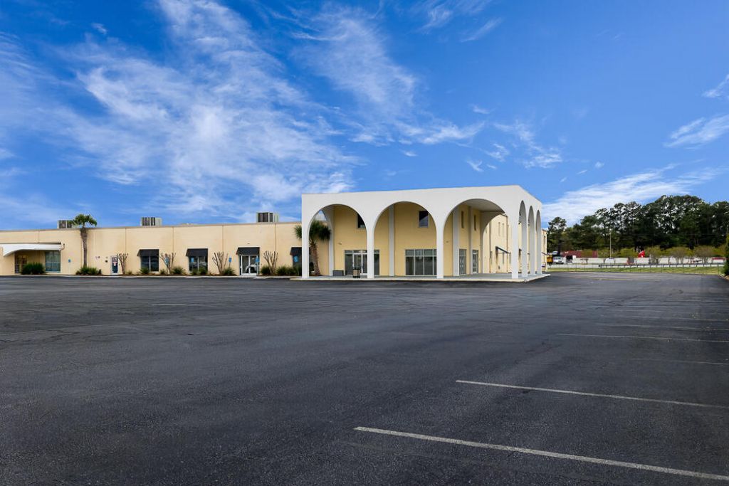 5935 Rivers Avenue Photo 7