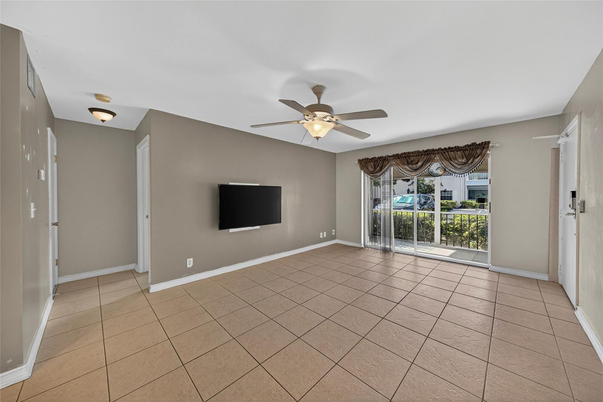 6521 Bay Club Drive, Unit 6521-2, Fort Lauderdale, FL 33308 Photo