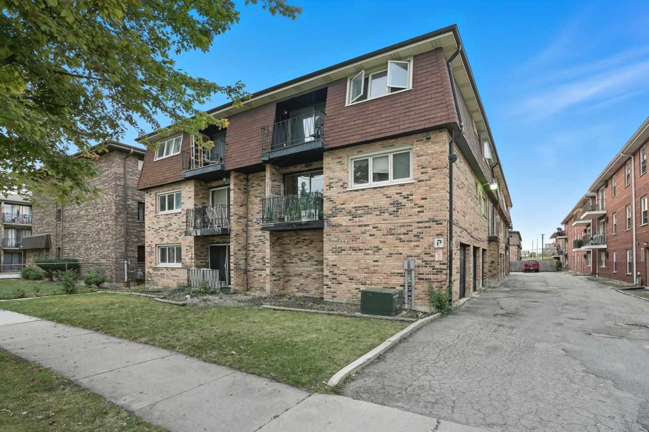 9708 S Nottingham Avenue, Unit 9, Chicago Ridge, IL 60415 Main Photo
