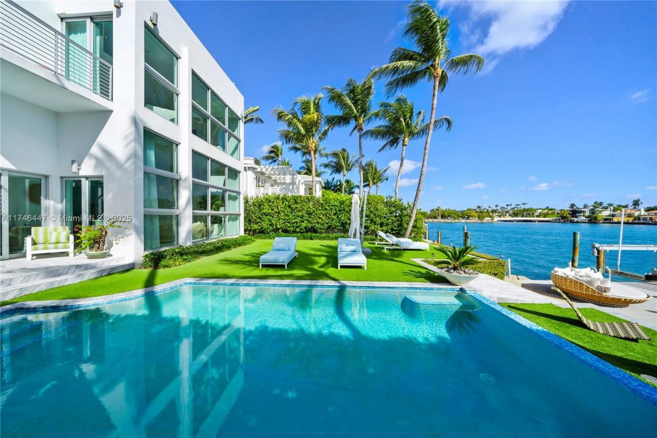 227 E Dilido Dr, Miami Beach, FL 33139 Photo