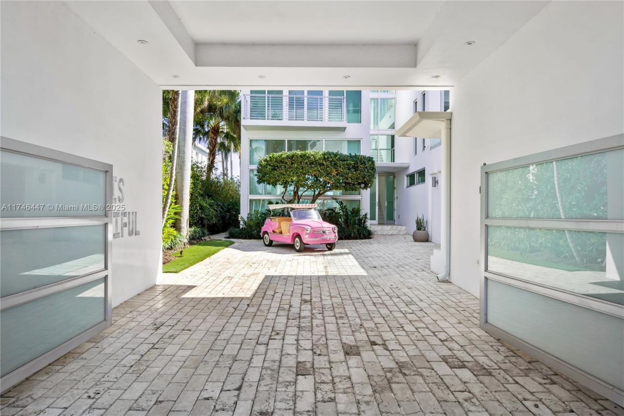 227 E Dilido Dr, Miami Beach, FL 33139 Photo