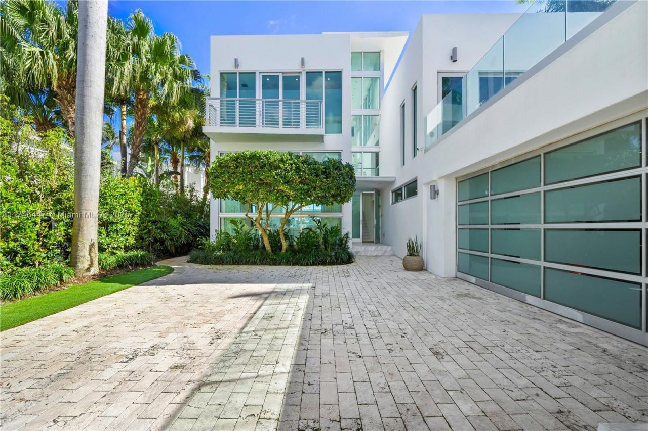 227 E Dilido Dr, Miami Beach, FL 33139 Photo