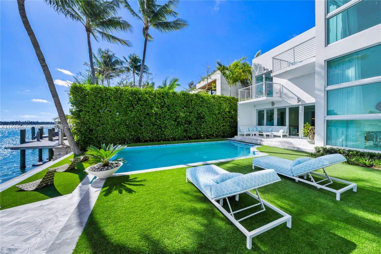 227 E Dilido Dr, Miami Beach, FL 33139 Photo