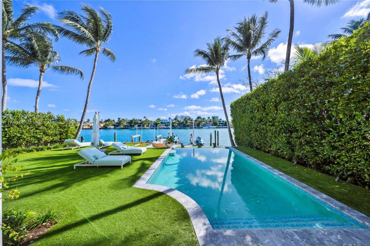 227 E Dilido Dr, Miami Beach, FL 33139 Photo