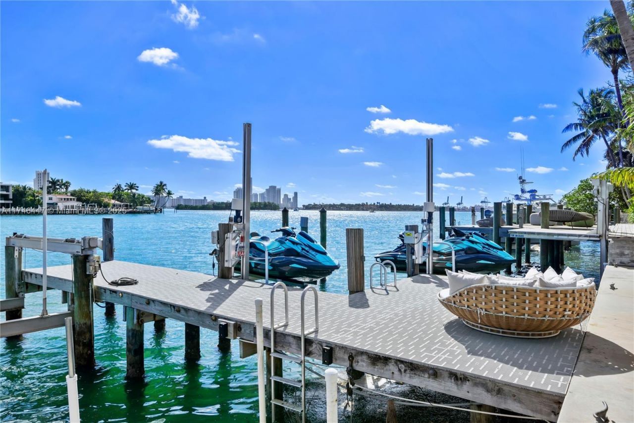 227 E Dilido Dr, Miami Beach, FL 33139 Photo