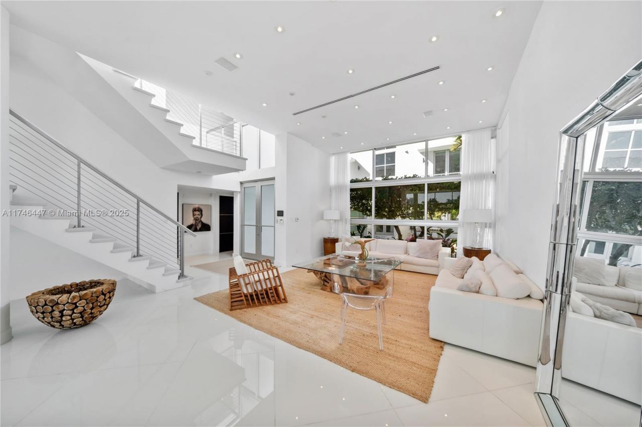 227 E Dilido Dr, Miami Beach, FL 33139 Photo