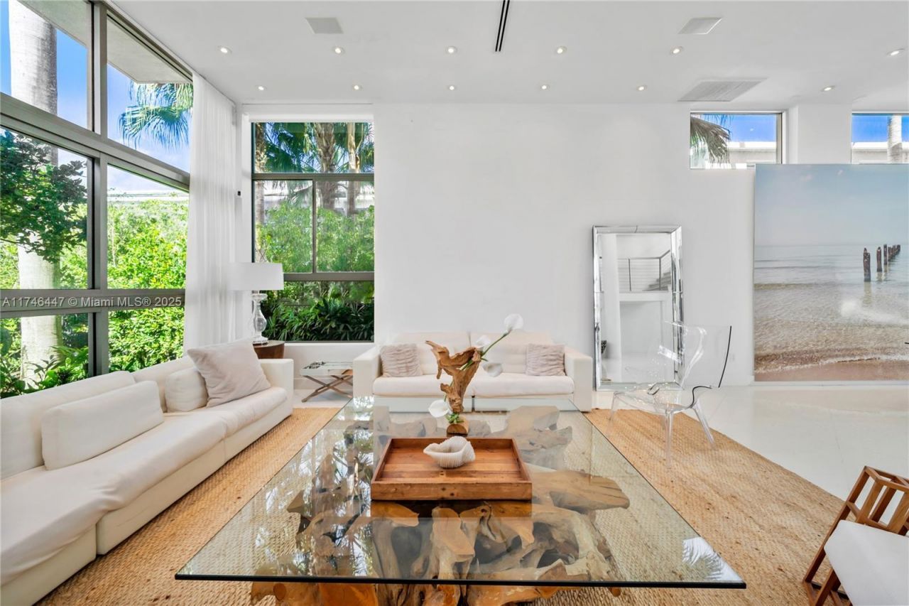 227 E Dilido Dr, Miami Beach, FL 33139 Photo