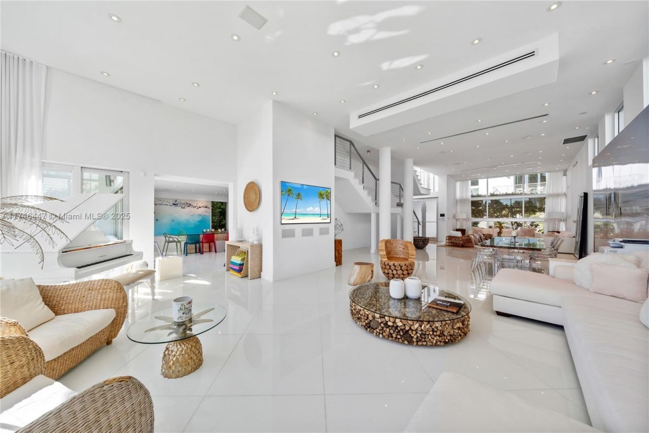 227 E Dilido Dr, Miami Beach, FL 33139 Photo