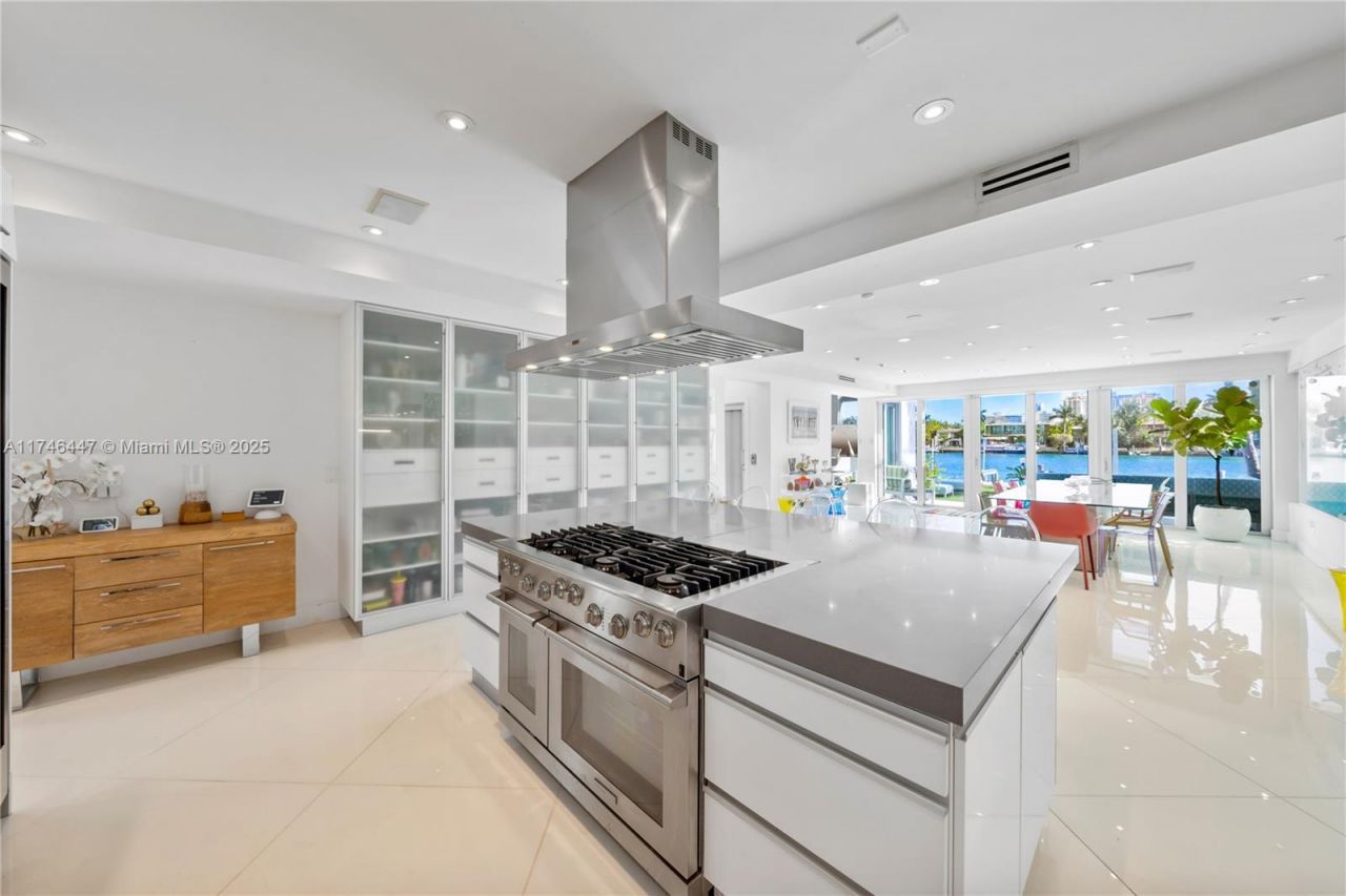 227 E Dilido Dr, Miami Beach, FL 33139 Photo