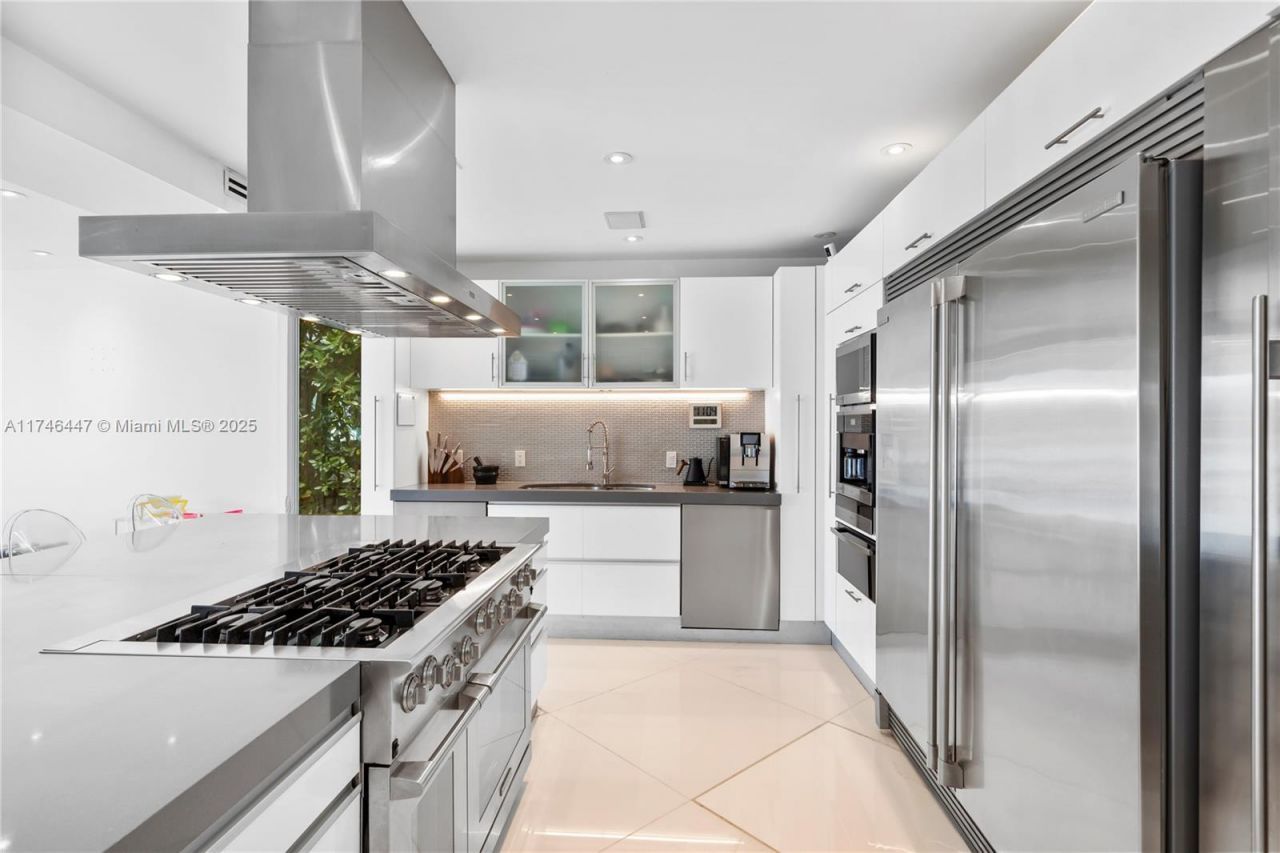 227 E Dilido Dr, Miami Beach, FL 33139 Photo