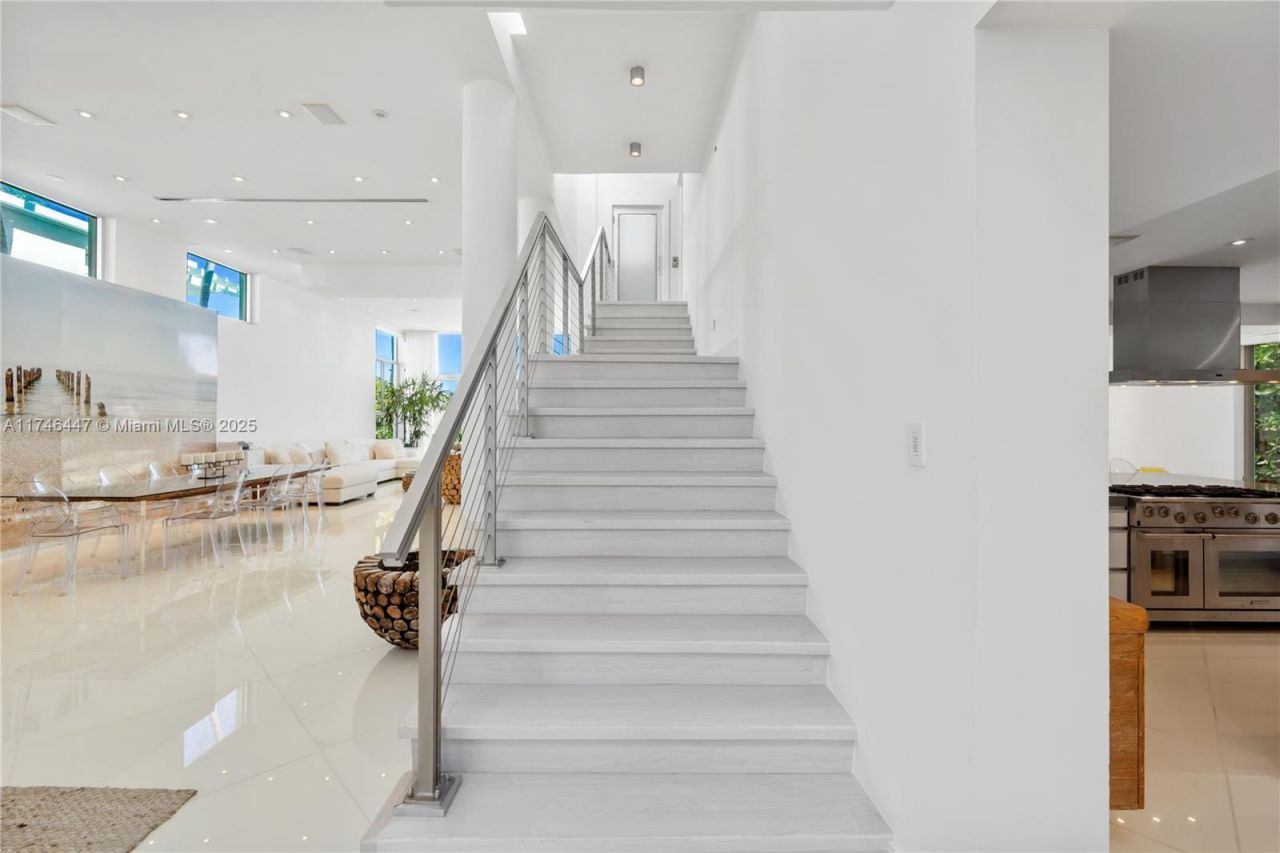 227 E Dilido Dr, Miami Beach, FL 33139 Photo