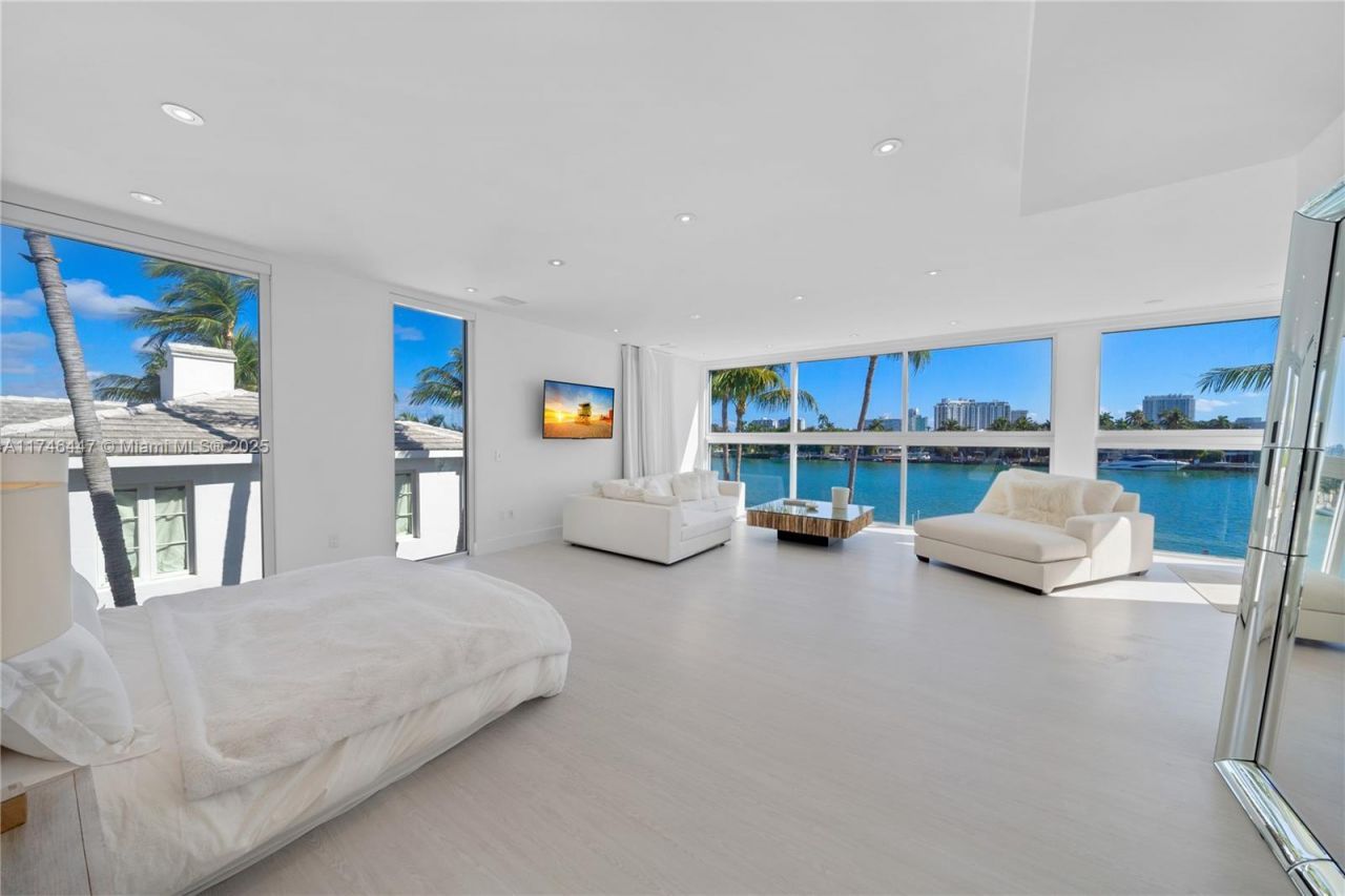 227 E Dilido Dr, Miami Beach, FL 33139 Photo