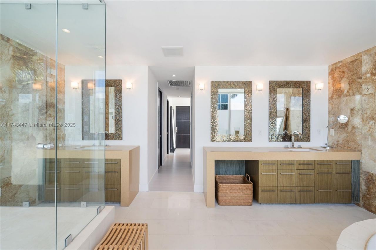 227 E Dilido Dr, Miami Beach, FL 33139 Photo