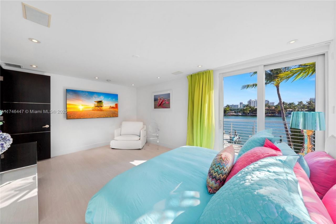 227 E Dilido Dr, Miami Beach, FL 33139 Photo