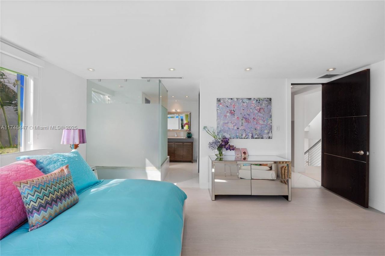 227 E Dilido Dr, Miami Beach, FL 33139 Photo