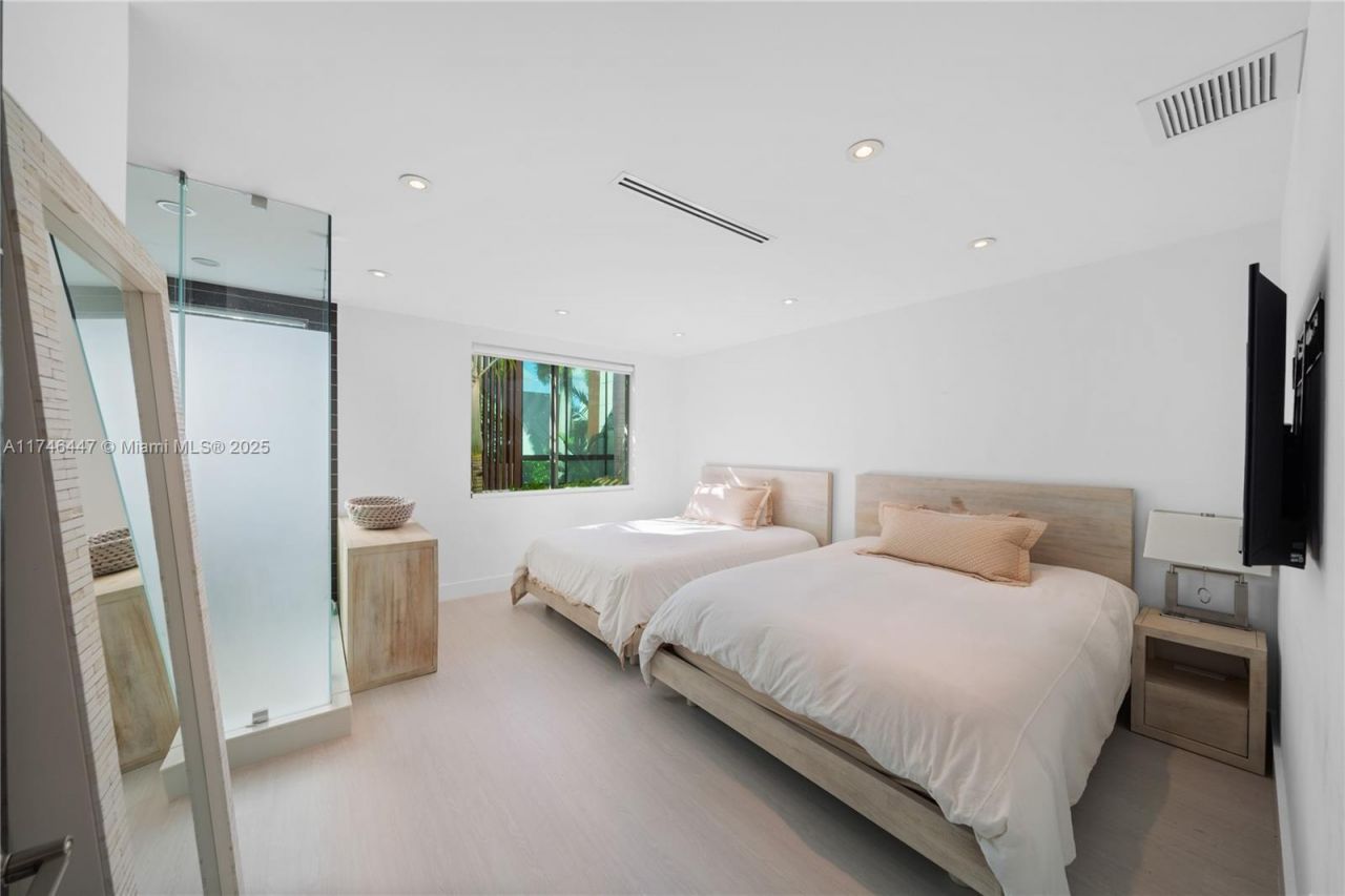 227 E Dilido Dr, Miami Beach, FL 33139 Photo