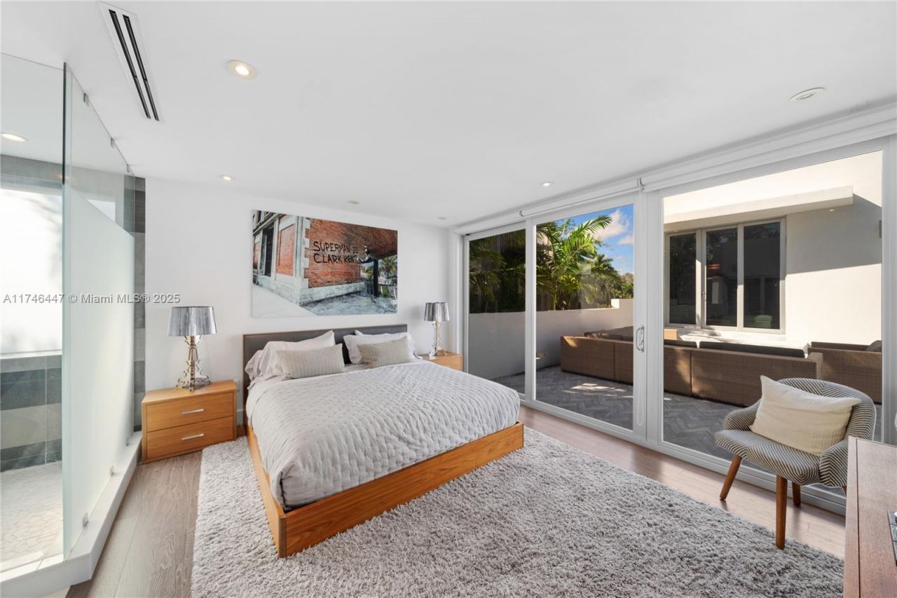 227 E Dilido Dr, Miami Beach, FL 33139 Photo