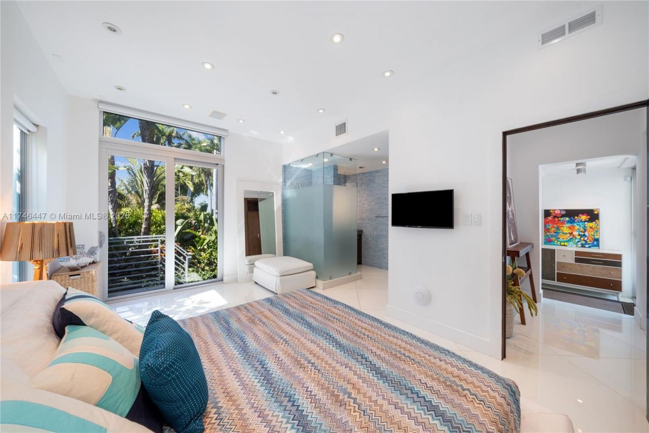 227 E Dilido Dr, Miami Beach, FL 33139 Photo