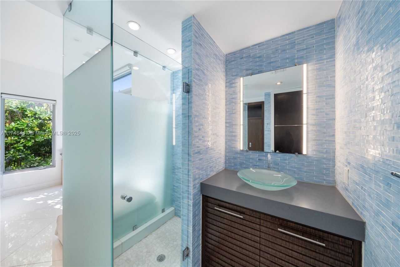 227 E Dilido Dr, Miami Beach, FL 33139 Photo