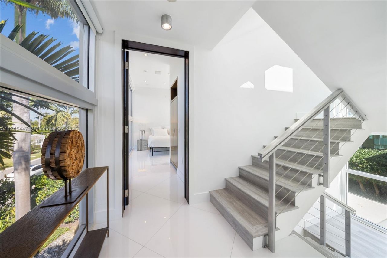 227 E Dilido Dr, Miami Beach, FL 33139 Photo