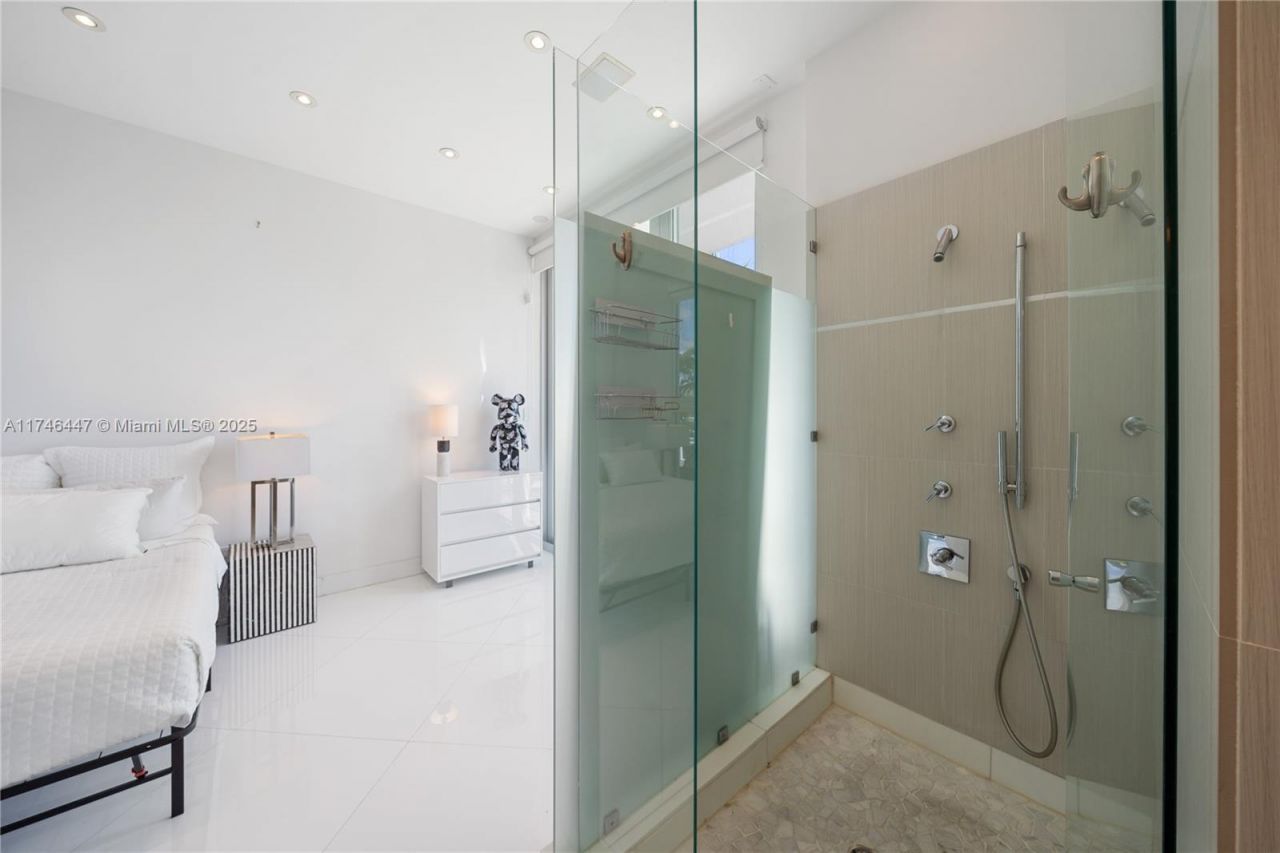 227 E Dilido Dr, Miami Beach, FL 33139 Photo