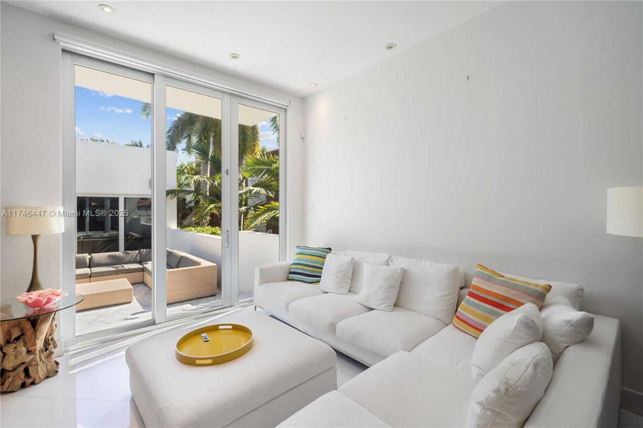 227 E Dilido Dr, Miami Beach, FL 33139 Photo