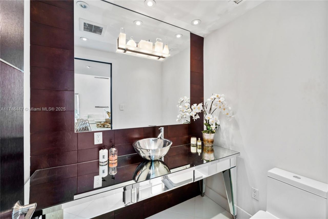 227 E Dilido Dr, Miami Beach, FL 33139 Photo