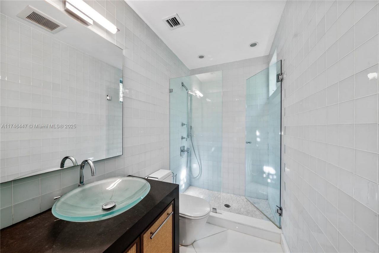 227 E Dilido Dr, Miami Beach, FL 33139 Photo